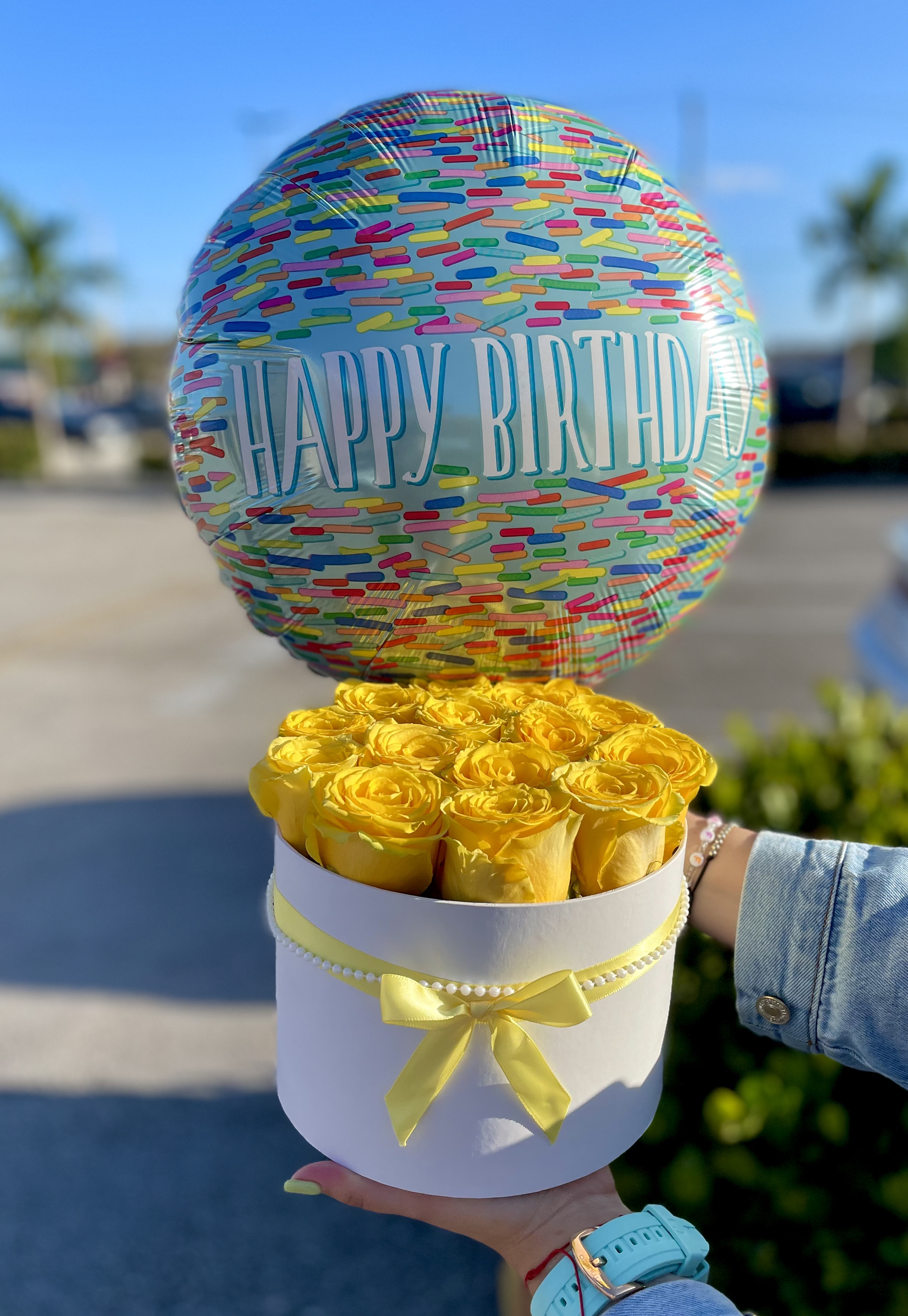 Mini Box Roses + Ballon